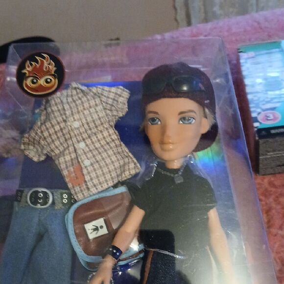 Bratz Boyz Cameron Doll with Outfit - Picture 2 of 4